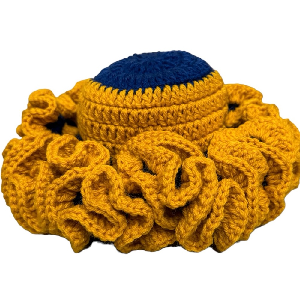 Ruffle hat poodle 1922